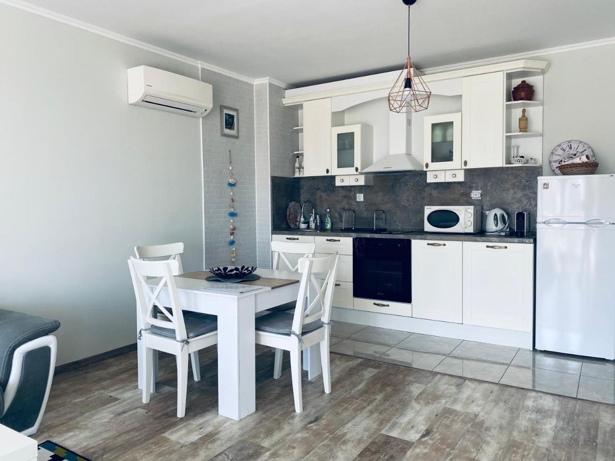 Apartments In Complex Sunny Island Deluxe Chernomorets Bagian luar foto